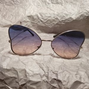 V Wing Framed Sunglasses vv